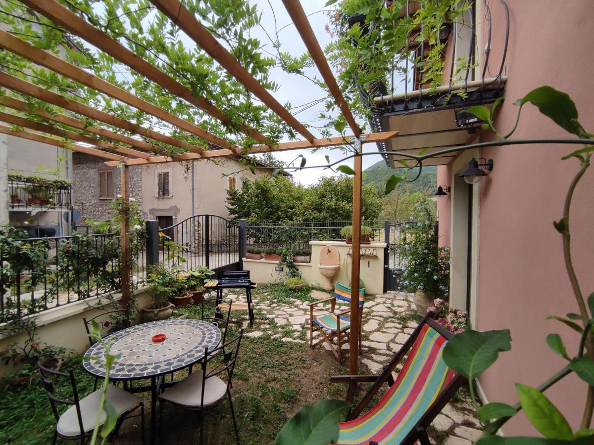 La Bottega Del Fabbro Affitto Breve Villa Contigliano Eksteriør bilde